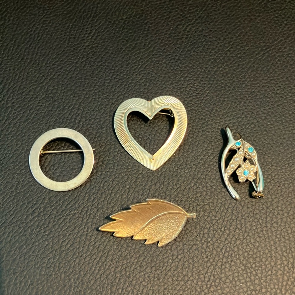 Vintage Brooch Set